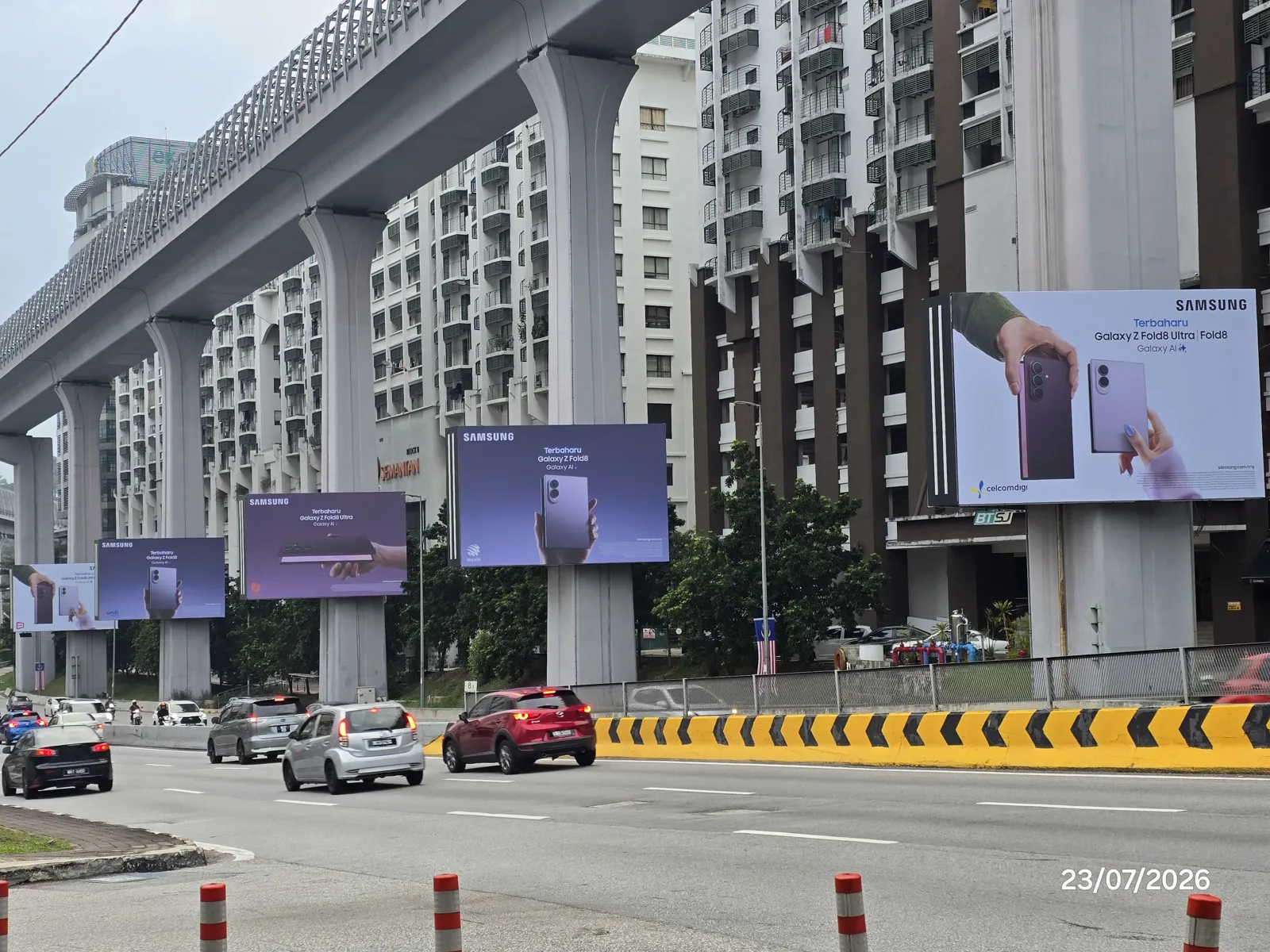 Samsung Galaxy Z Fold8 roadside billboards installed for SideBillboard