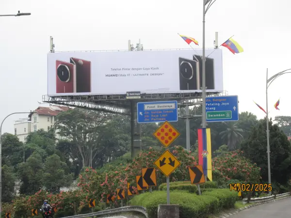 Huawei Huawei Mate XT billboard in Malaysia