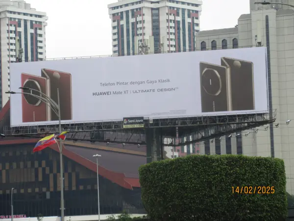 Huawei Huawei Mate XT billboard in Malaysia